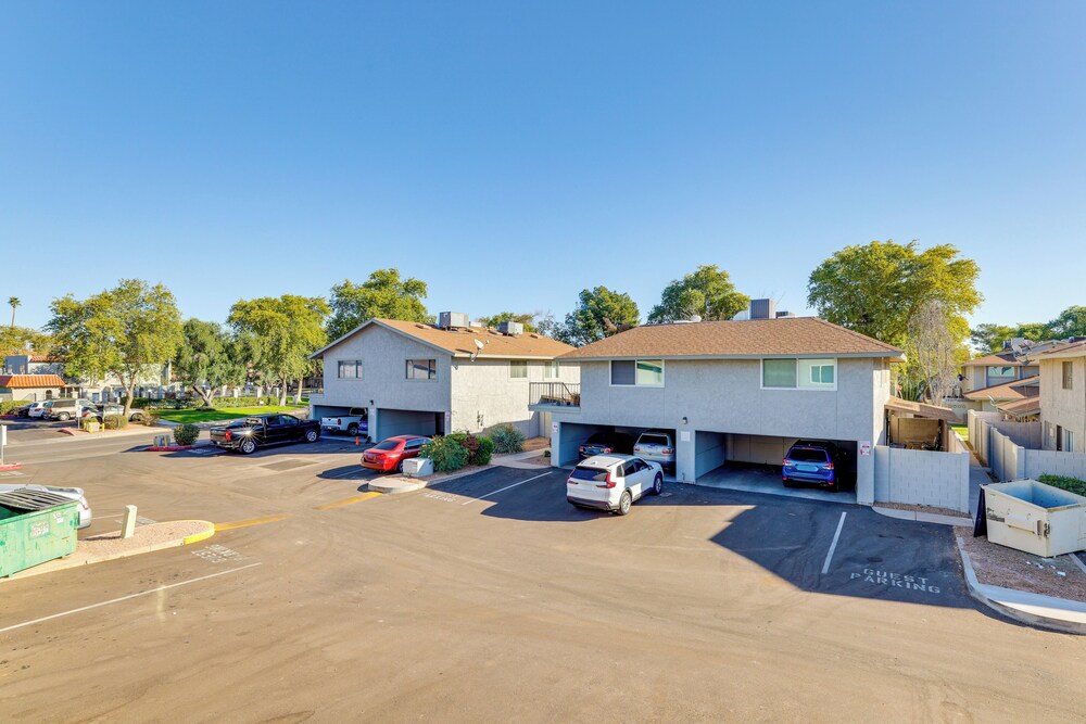 Community Pool: Scottsdale Condo 2 Mi to ASU