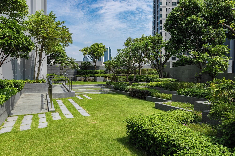 Sea View Edge Central Pattaya