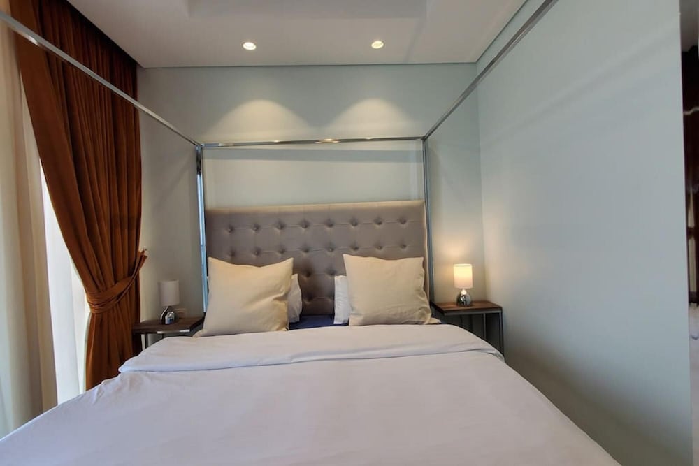 Ptr-6109 Luxury 2 BHK Paramount Midtown