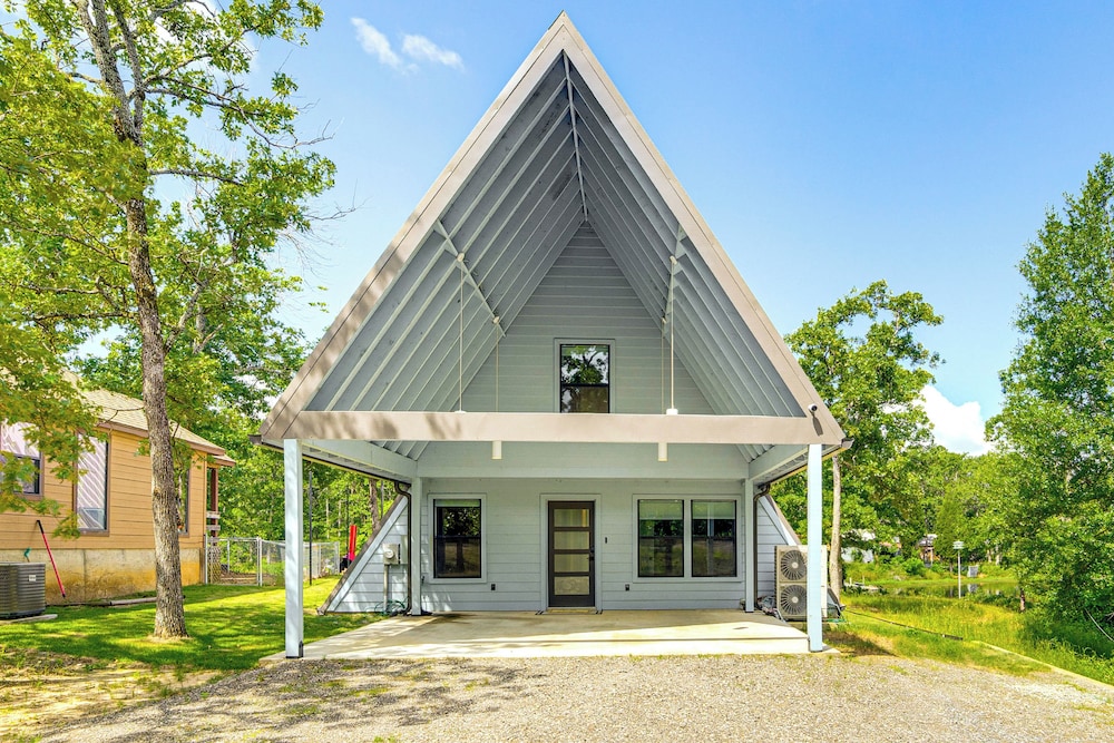 A-frame Cabin w/ Deck Near Cedar Creek Lake