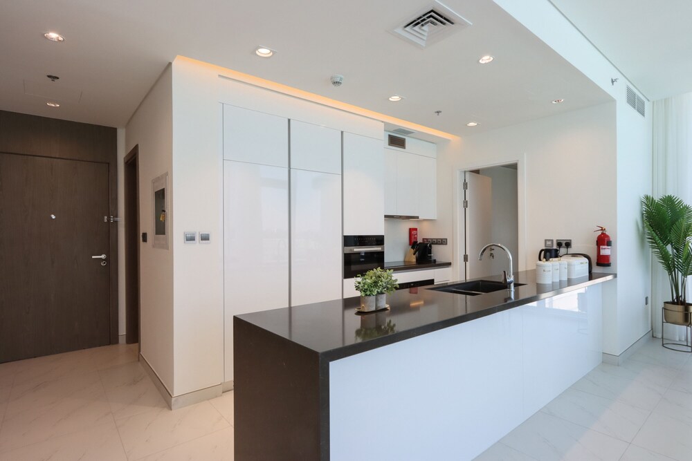 Panoramic 2BR at District One