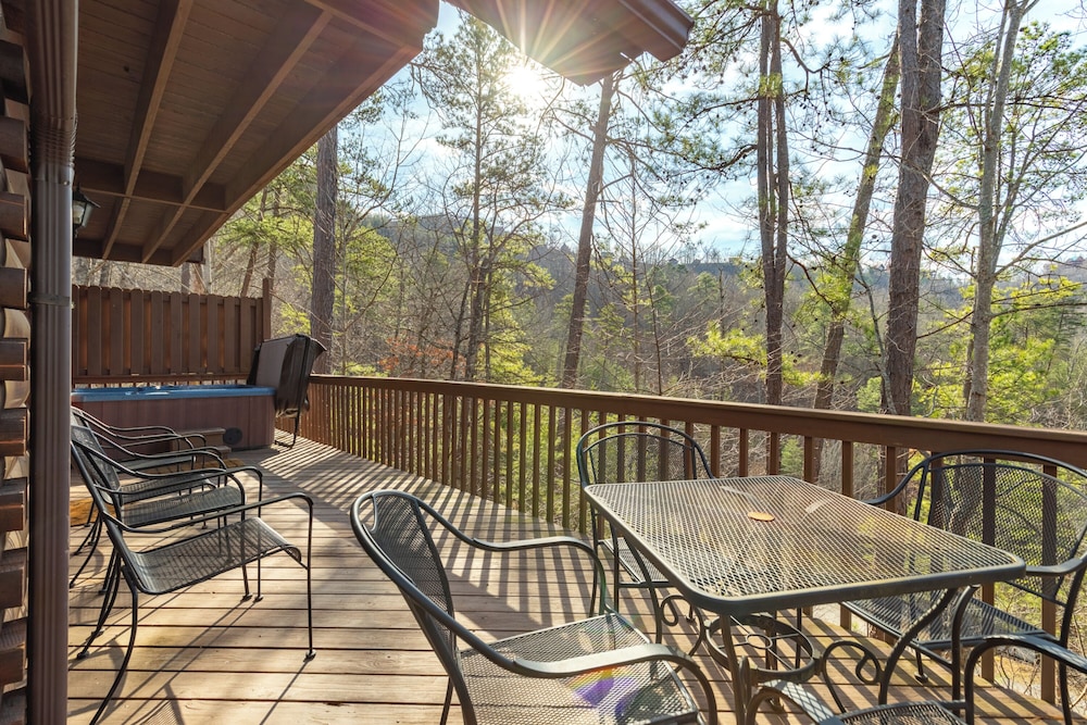 Bear Hideaway Cozy 3BR Cabin