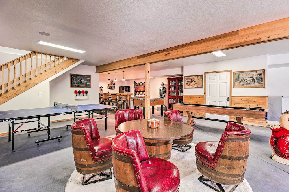 Family Game Room: Spacious Overgaard Cabin