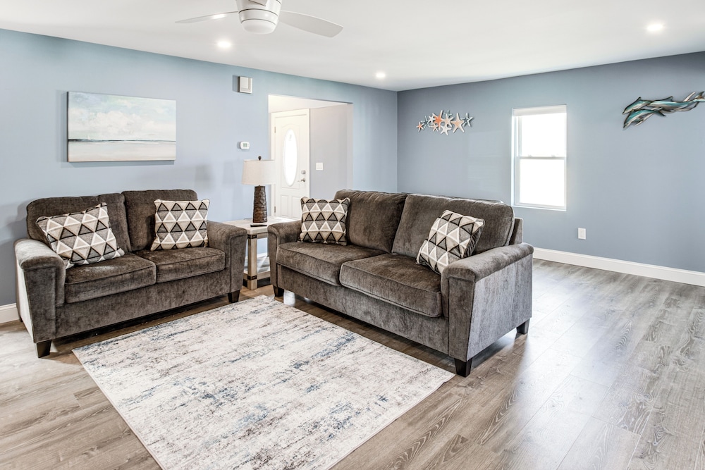 5 Blocks to Wildwood Beach: Family Getaway!