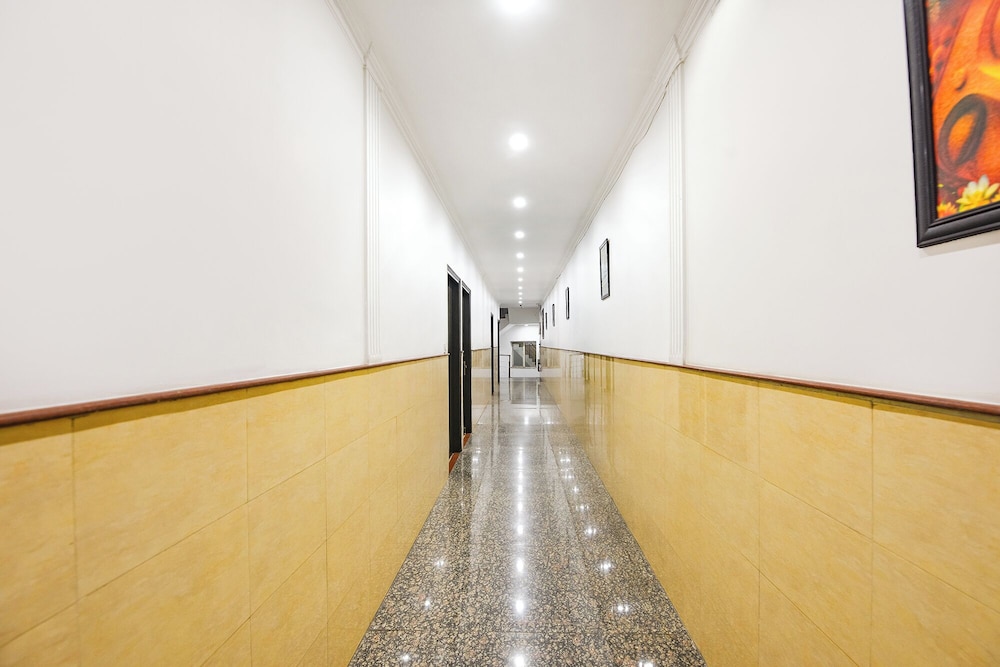 Fabhotel Golden Palm