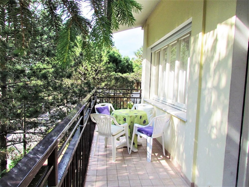Incredible Holiday Home With Community Pool view 2