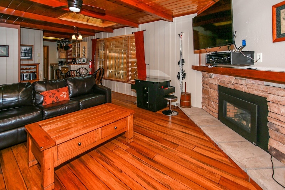 Bear Mountain Escape 2 Bedroom Apts by RedAwning