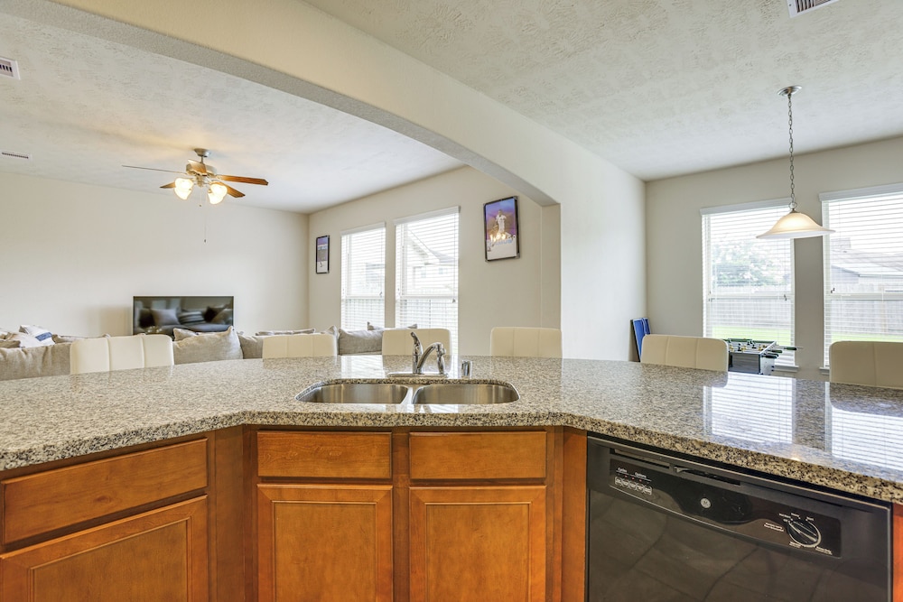 Covered Patio & Spacious Yard: Houston Area Home!