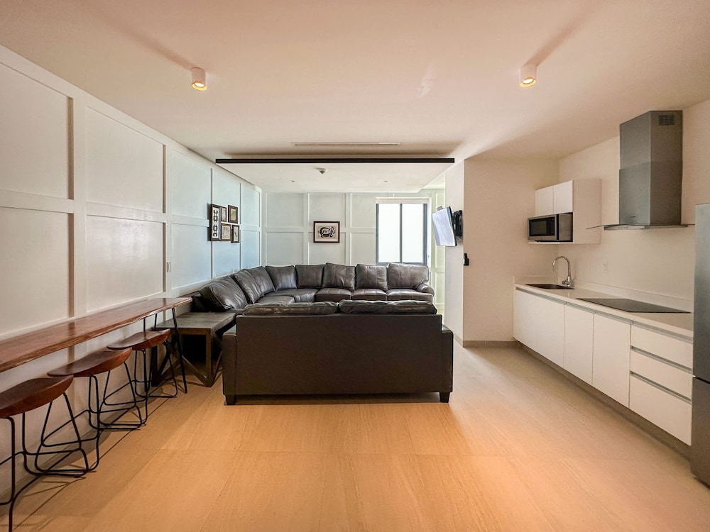 5BR Beachfront Luxury Condo