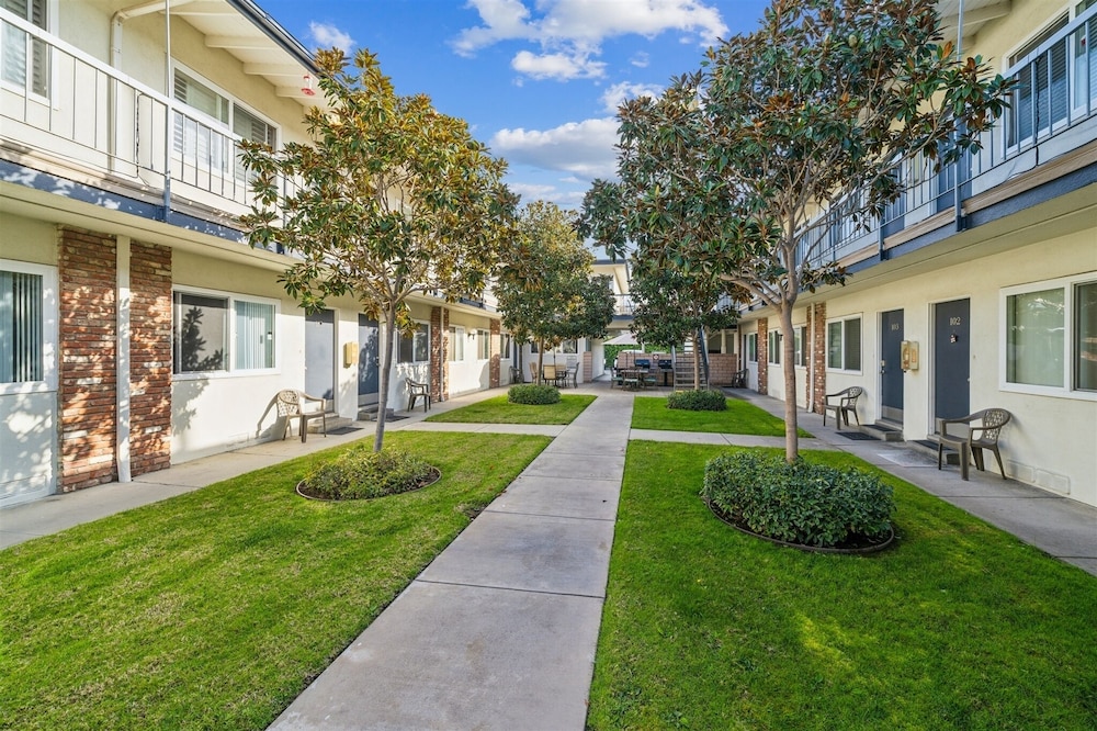 Lovely 1 Bed Beach Condo #128 1 Bedroom Condo by Sunset Shores Condominiums