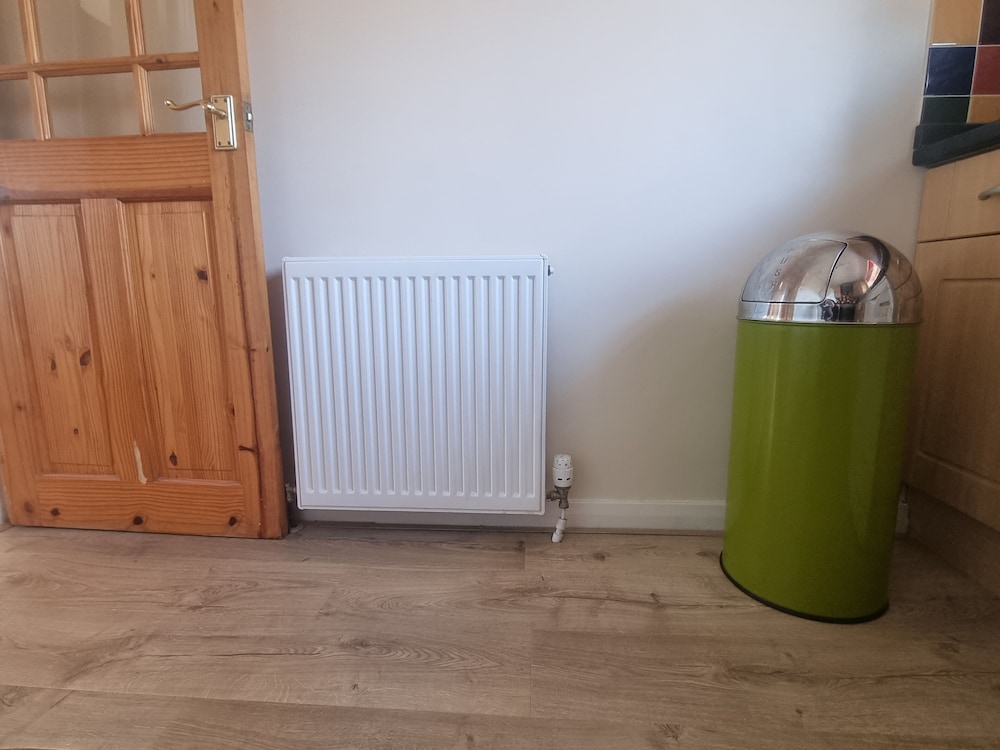 Lovely 2 Bedroom Apartment With Private Parking view 5