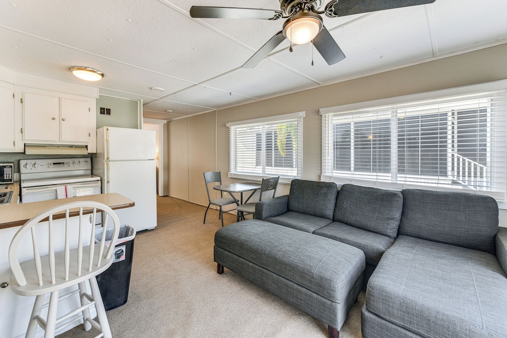 Resort Amenities, 7 Mi to Dtwn: Sarasota Home!