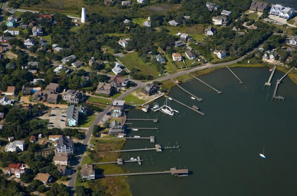 Courtyard Villas on Silver Lake Harbor