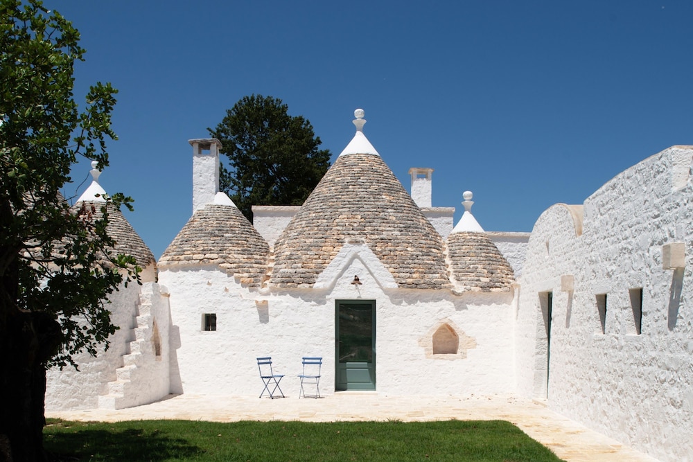 Trulli Pietra Rossa With Pool by Wonderful Italy