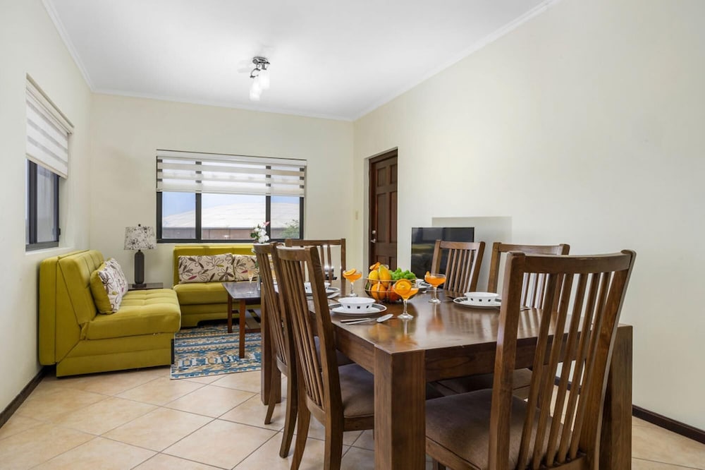 2br2ba Townhome With Pools GYM Gold Coast