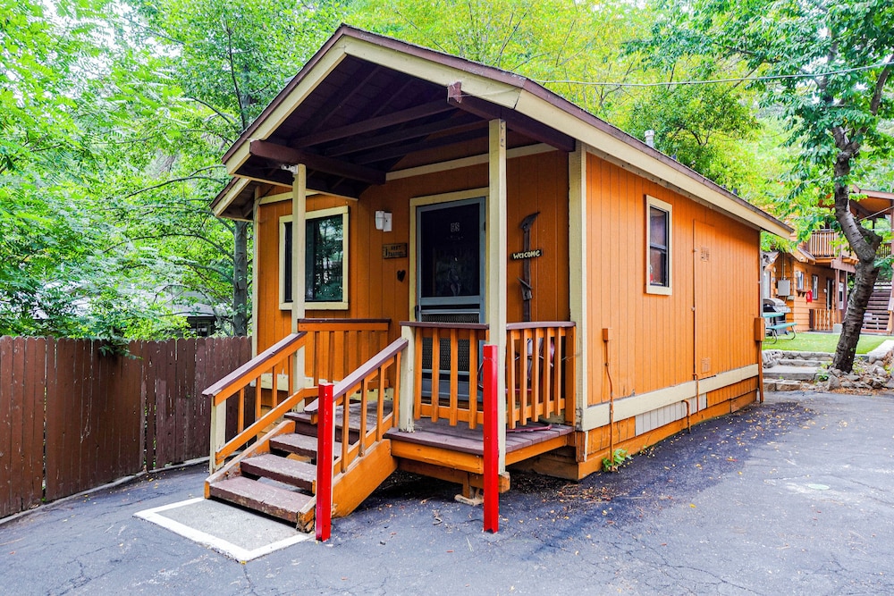 Sleepy Hollow Cabins and Hotel