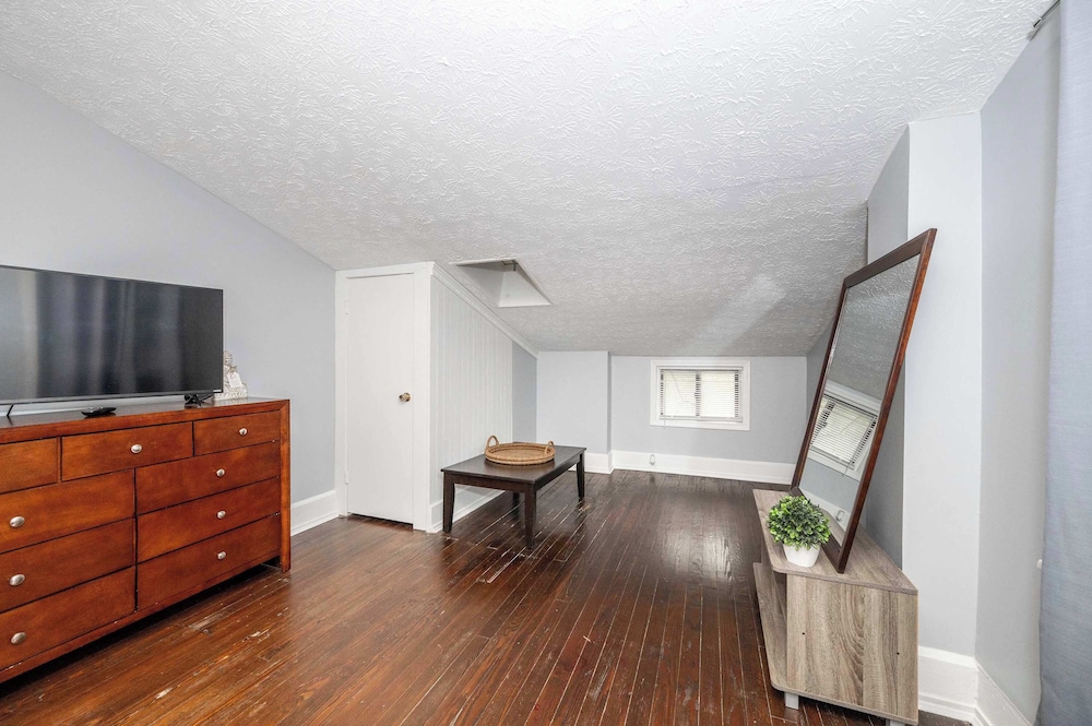 Queen City Suites 2 For 4
