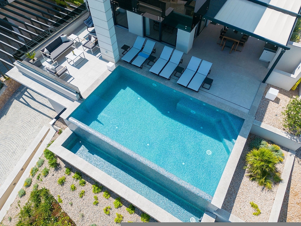 Villa Majestic With Sauna and Beautiful Views