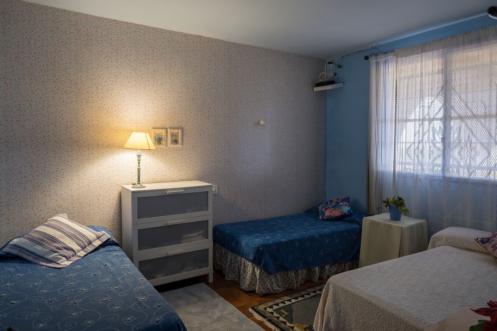 House -sleeps 8-natural Pool-pet Friendly