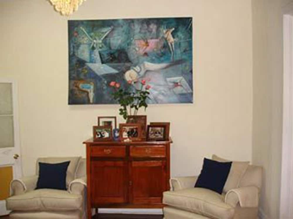 Garivalpo Bed & Breakfast view 2