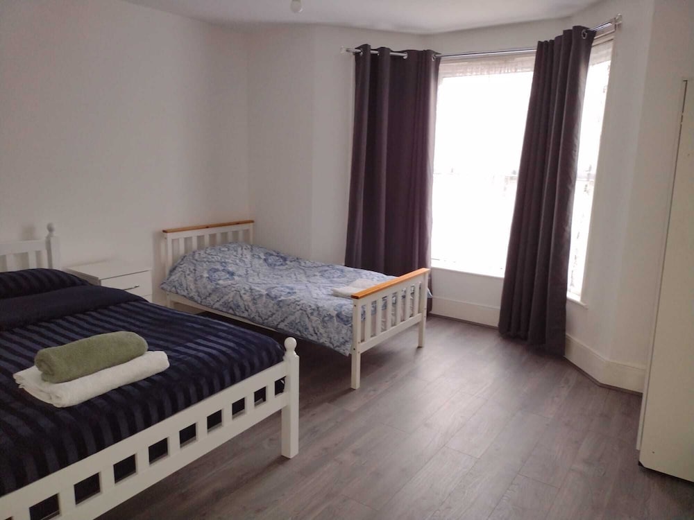 Rayan's Lodge Stratford London by OYO