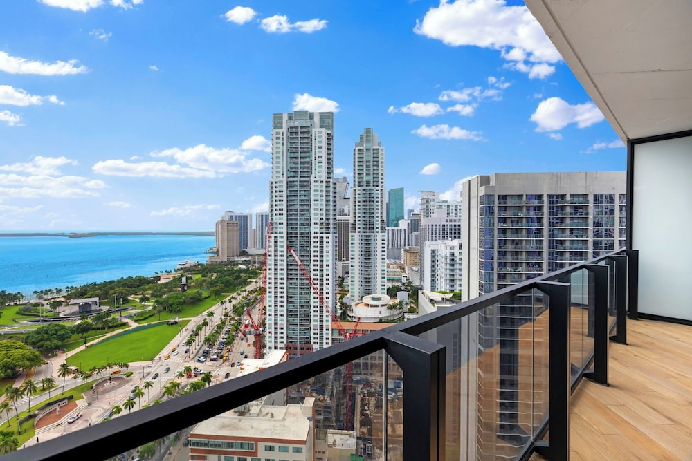 Luxury Studio with Stunning Views & Pool