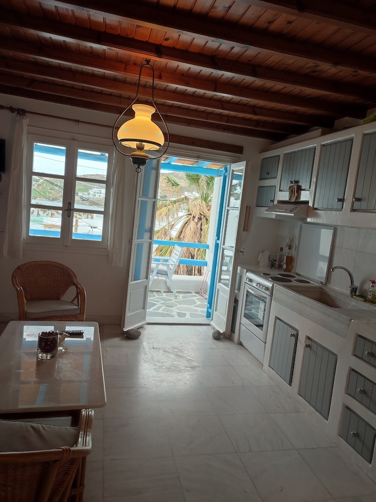 Ornos Beachside 2 Bd Stylish House