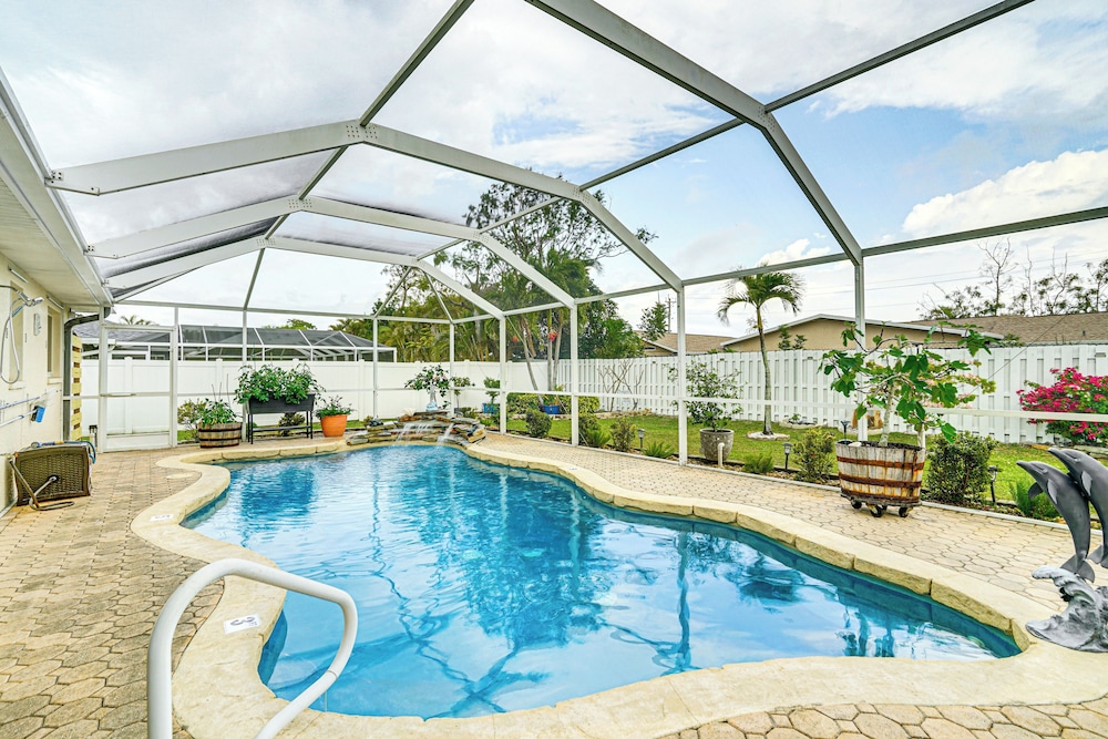 4 Mi to Public Beach: Cape Coral Paradise!
