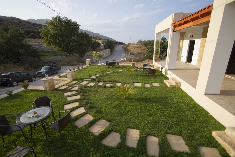 Agarathos Traditional Rooms