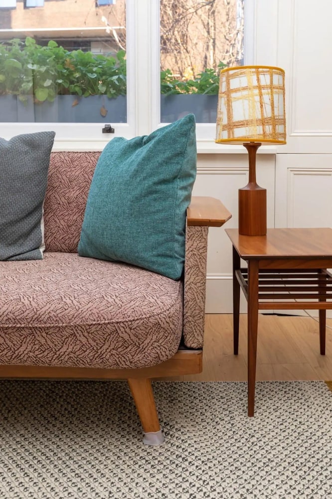 Spacious and Bright 2 Bedroom Flat in Kentish Town