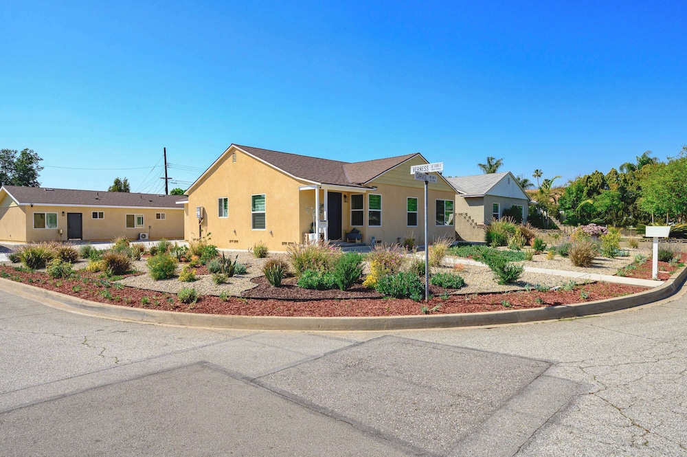Stylish New Home Bright, Modern & Fully Stocked