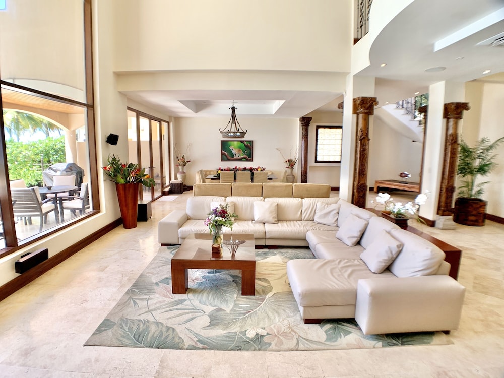 Luxury Villa on The Beach - Hermosa Palms 10A