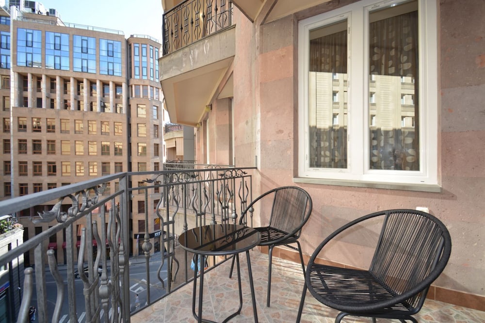 North Ave. Apartments by Luxe Group HH55