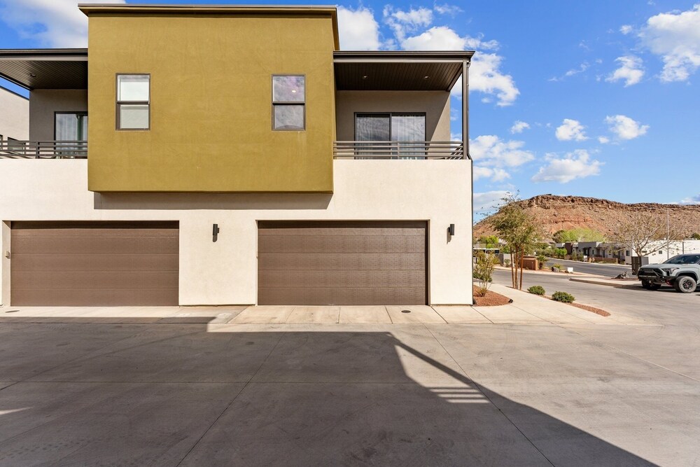 Villa #26 At Bloomington Country Club - Sunset Retreat 4 Bedroom Townhouse