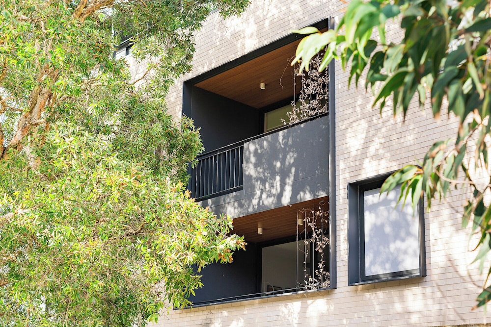 Hall St Apartments by Urban Rest