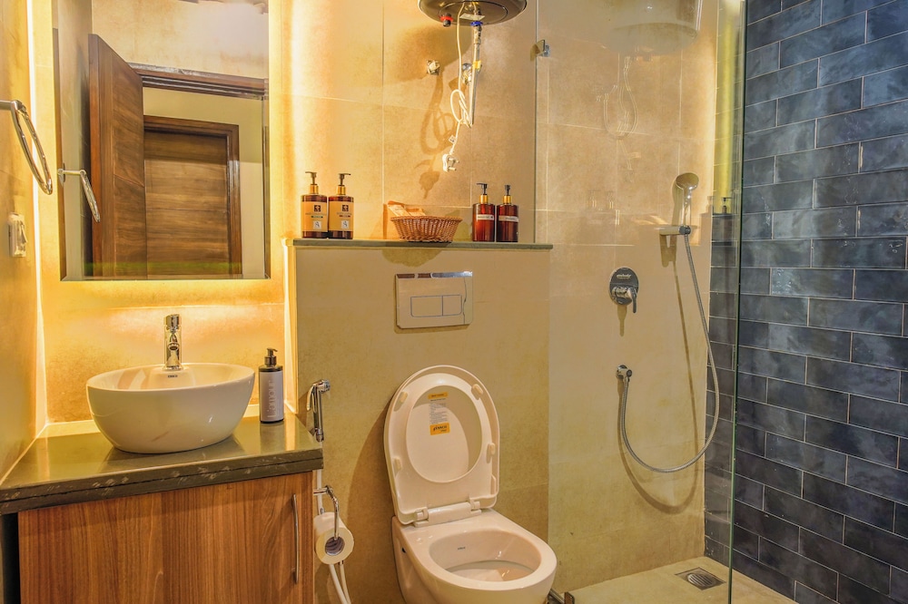 Alaya Stays Veera Marina 3 BHK Apartment