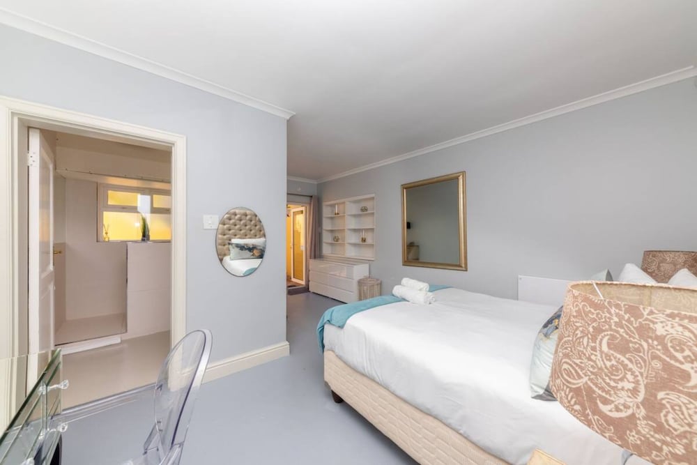 Vintage Nook 1 Bedroom Apartment in Green Point view 4