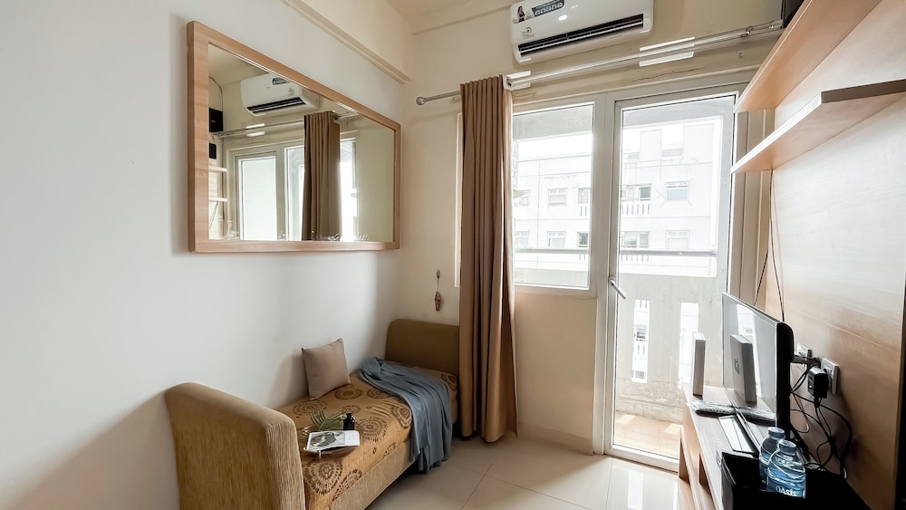Restful And Homey 2Br At Green Pramuka City Apartment