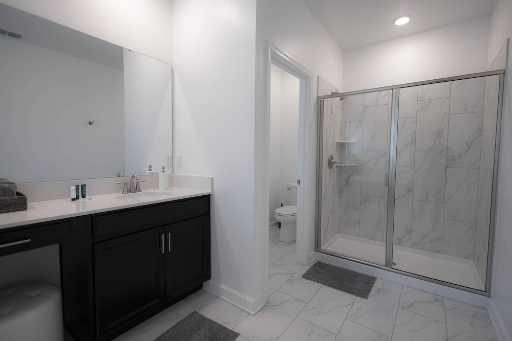 Fantasy Stay in 5 bed at Storey Lake
