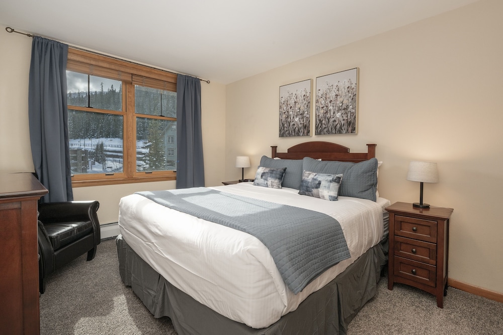 Zephyr Mountain Lodge Condos