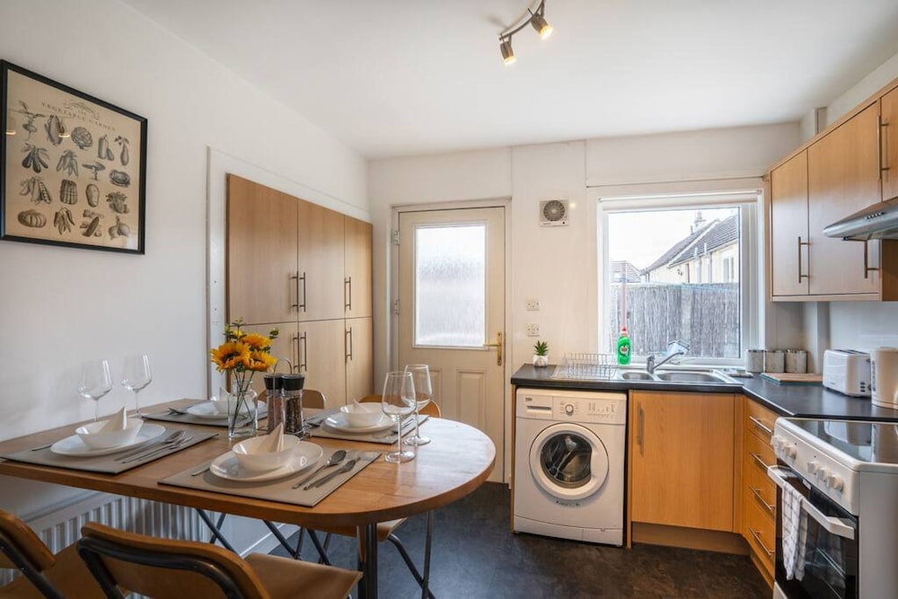 2 Bed Bungalow - Free Parking