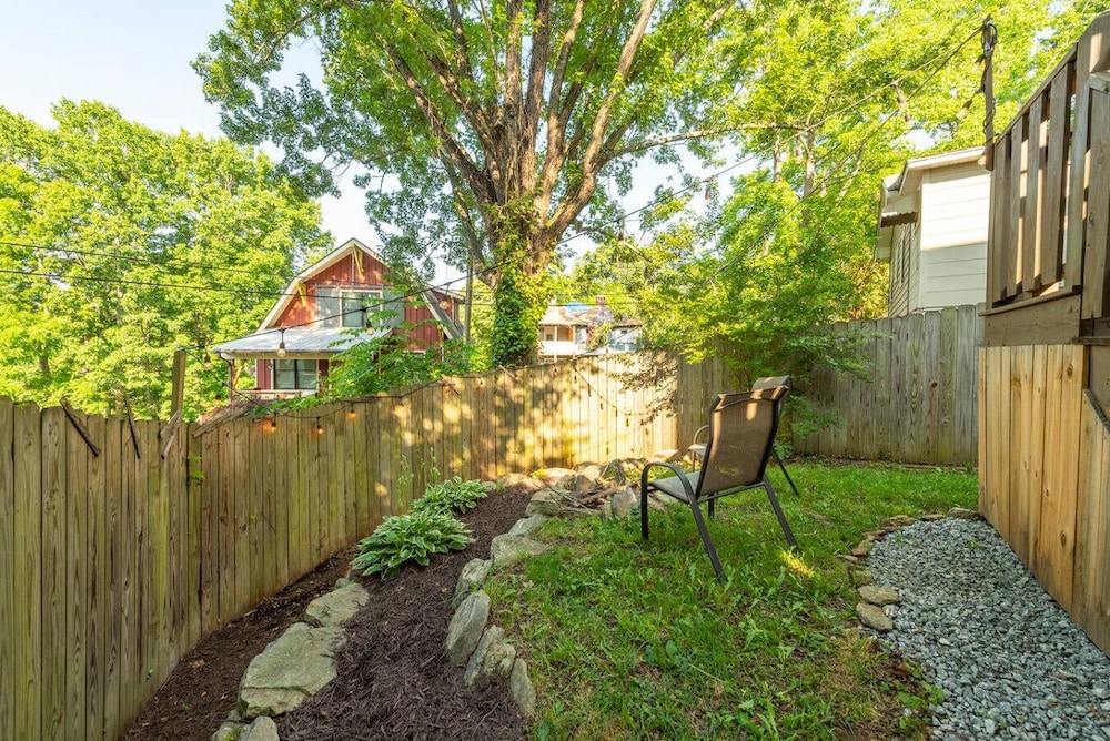 Pet Friendly Studio Near Biltmore w Espresso bar