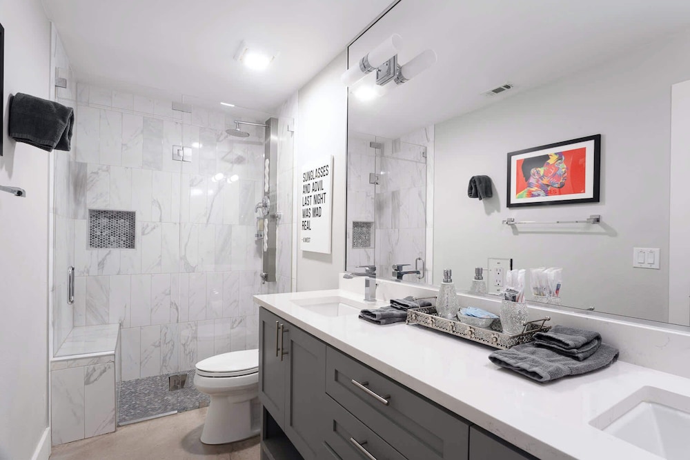 Stylish 4BR Home w Pool Hot Tub Near Downtown