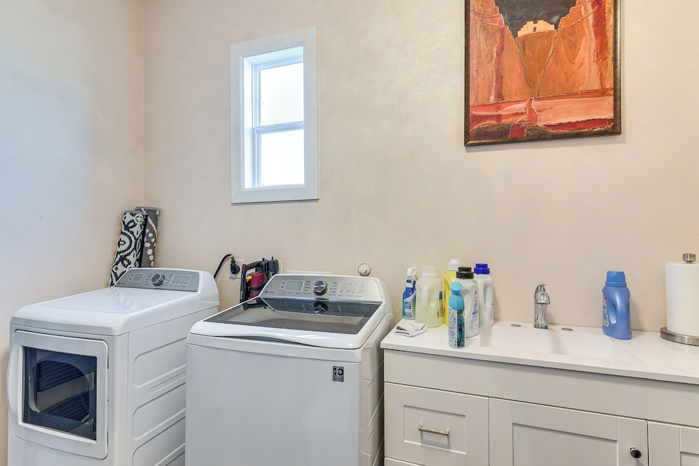 Farm Animals On-site: Needville Ranch Getaway!