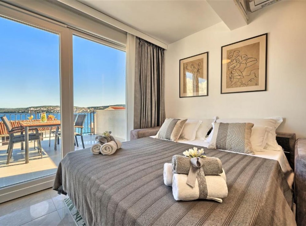 Apartment Domenico - 50 m From the sea