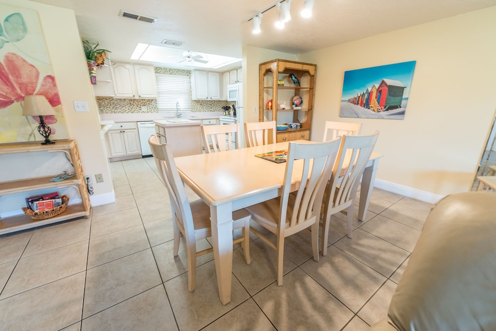 Cocoa Beach Club by Happy Palm Stays