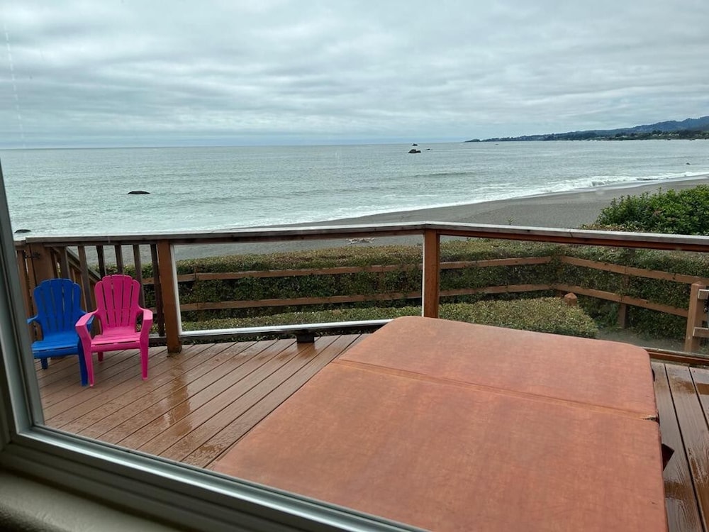 Oceanfront Cabin 3 w Jacuzzi Impressive Views