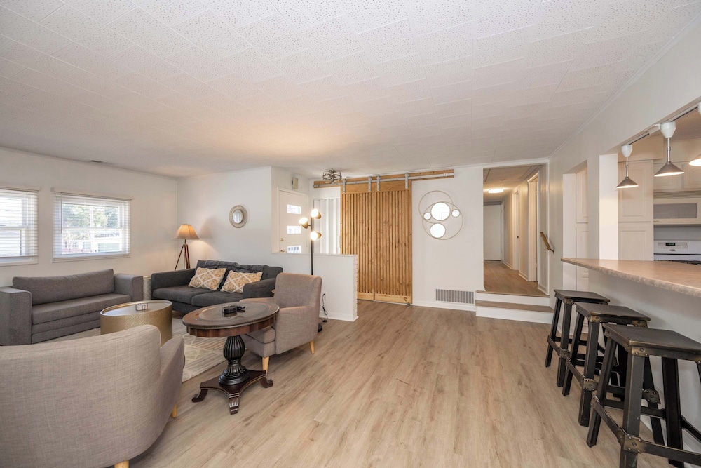 The Grand Elm Suite 2 Sleeps 6