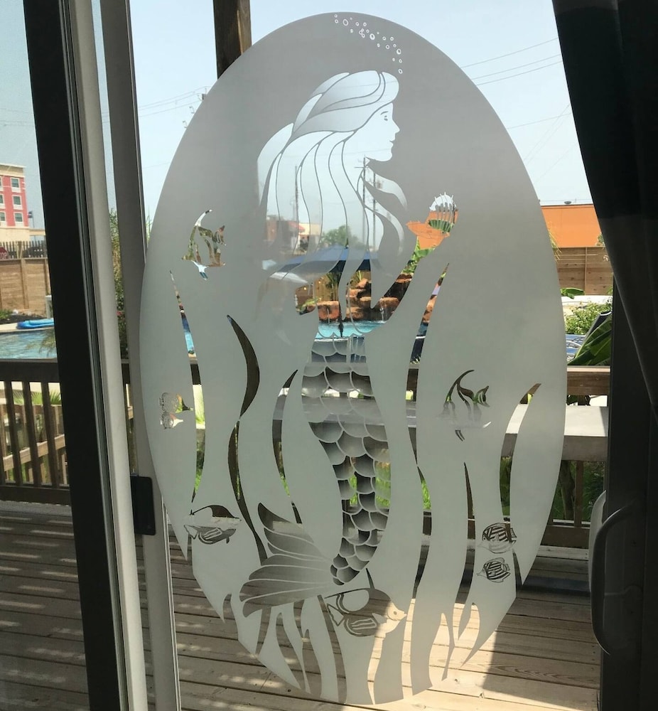 GIPH Mermaids Tale Sleeps 2 w Queen