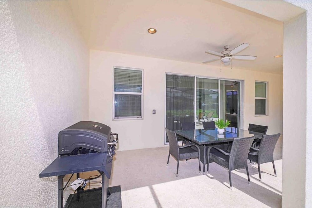Super Size - 11br Spacious Home w Pool HOT TUB